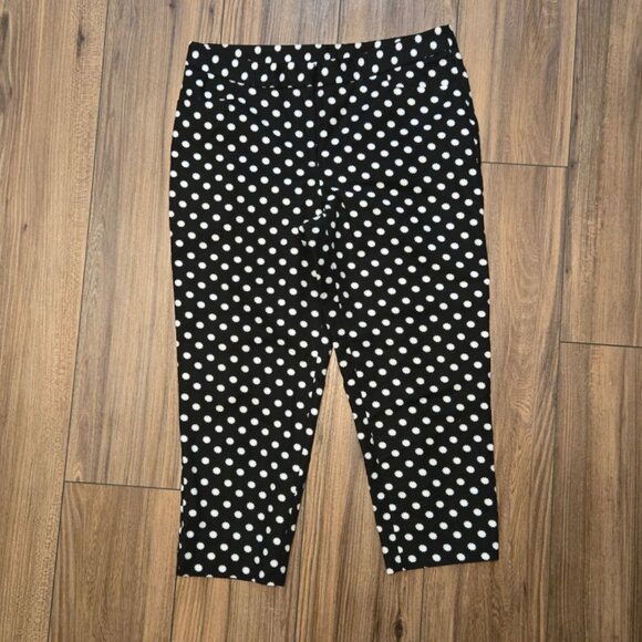 528. CeCe Black Capri Cropped Casual Pants with White Flowers Size 10 - Picture 1 of 11